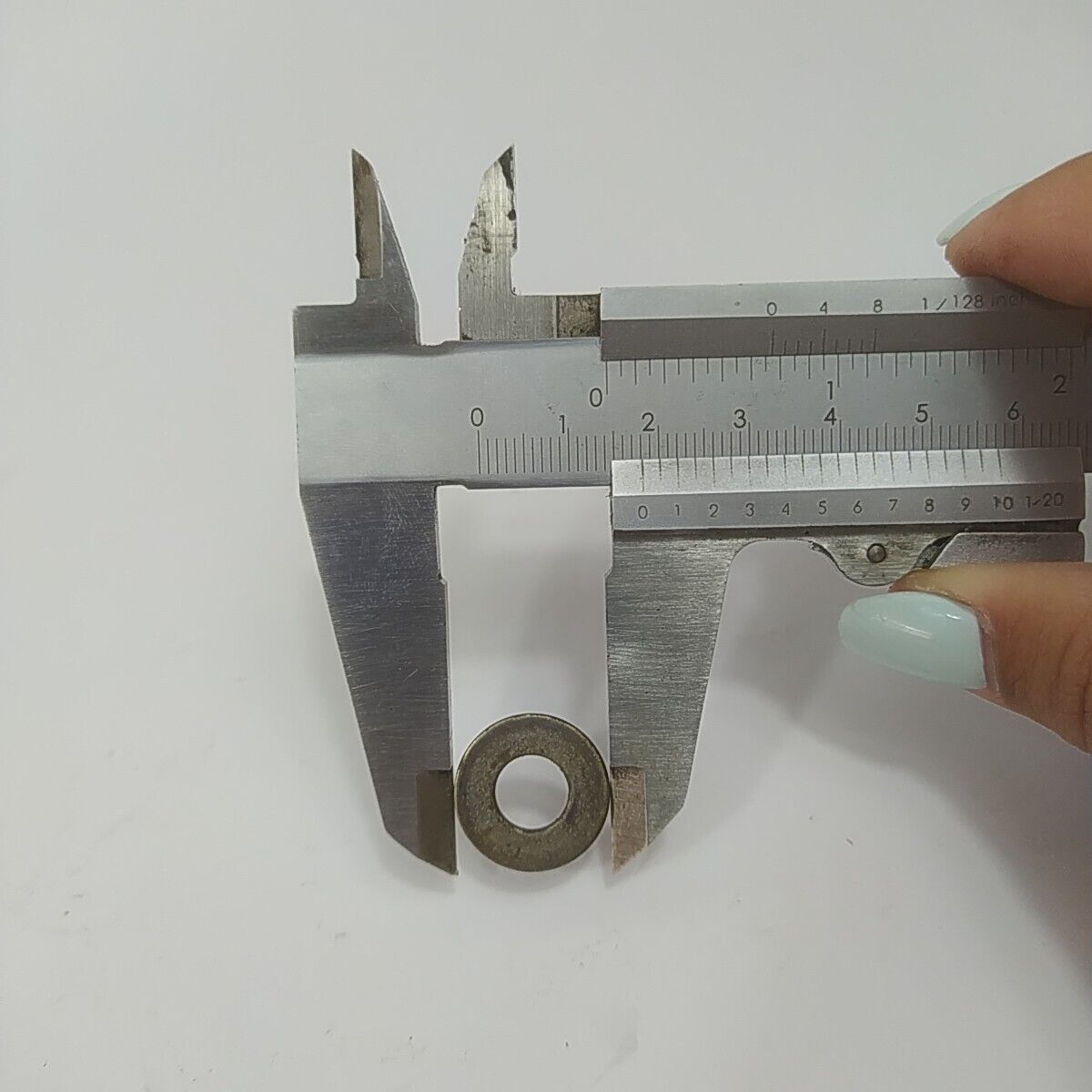 Dado bullone ALBERO MOTORE VOLANO per DECESPUGLIATORE BLUE BIRD 29 ricambi usati