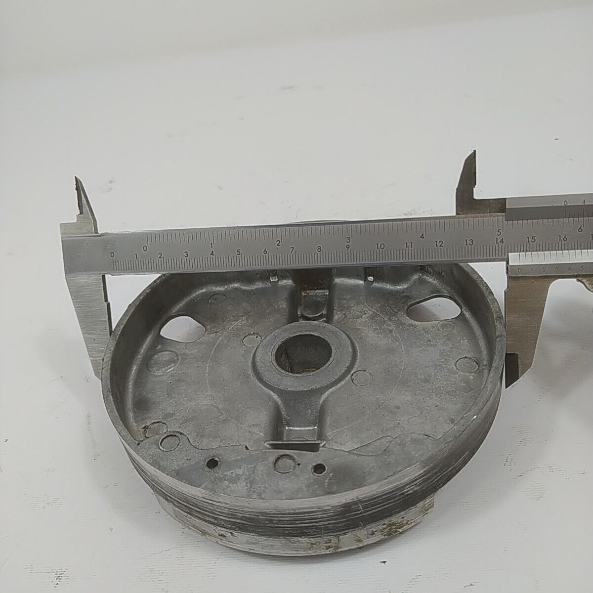 Ricambi VOLANO MAGNETICO AVVIAMENTO per tosaerba Briggs & Stratton 675 EXi usati