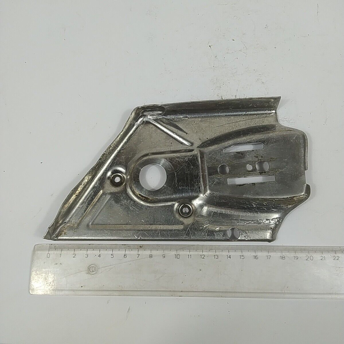 Ricambio per motosega ALPINA 500 PIASTRA COPERCHIO POMPA OLIO FRIZIONE usato