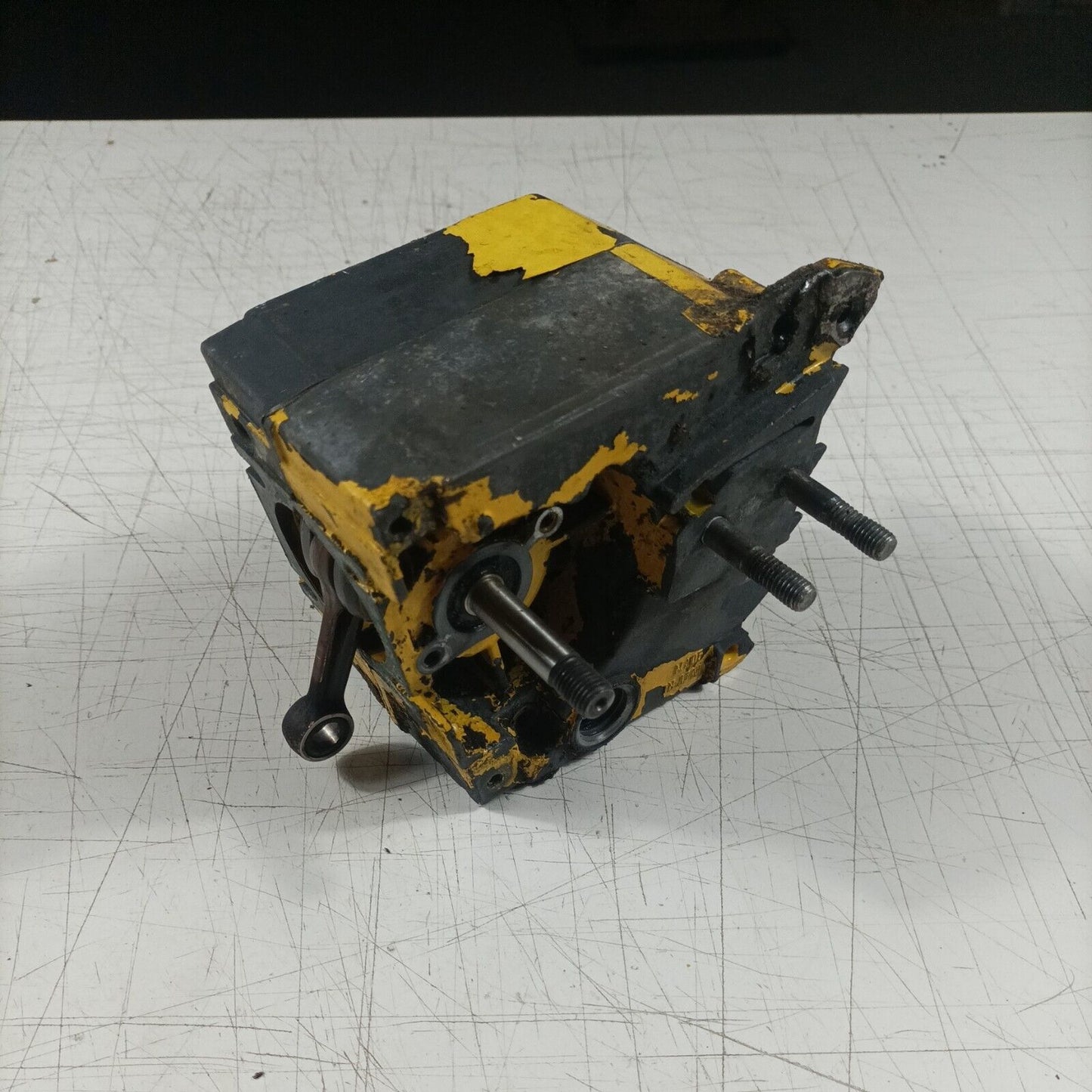 ricambi usati per MOTOSEGA ALPINA A 41 ALBERO MOTORE carter  basamento SERBATOIO