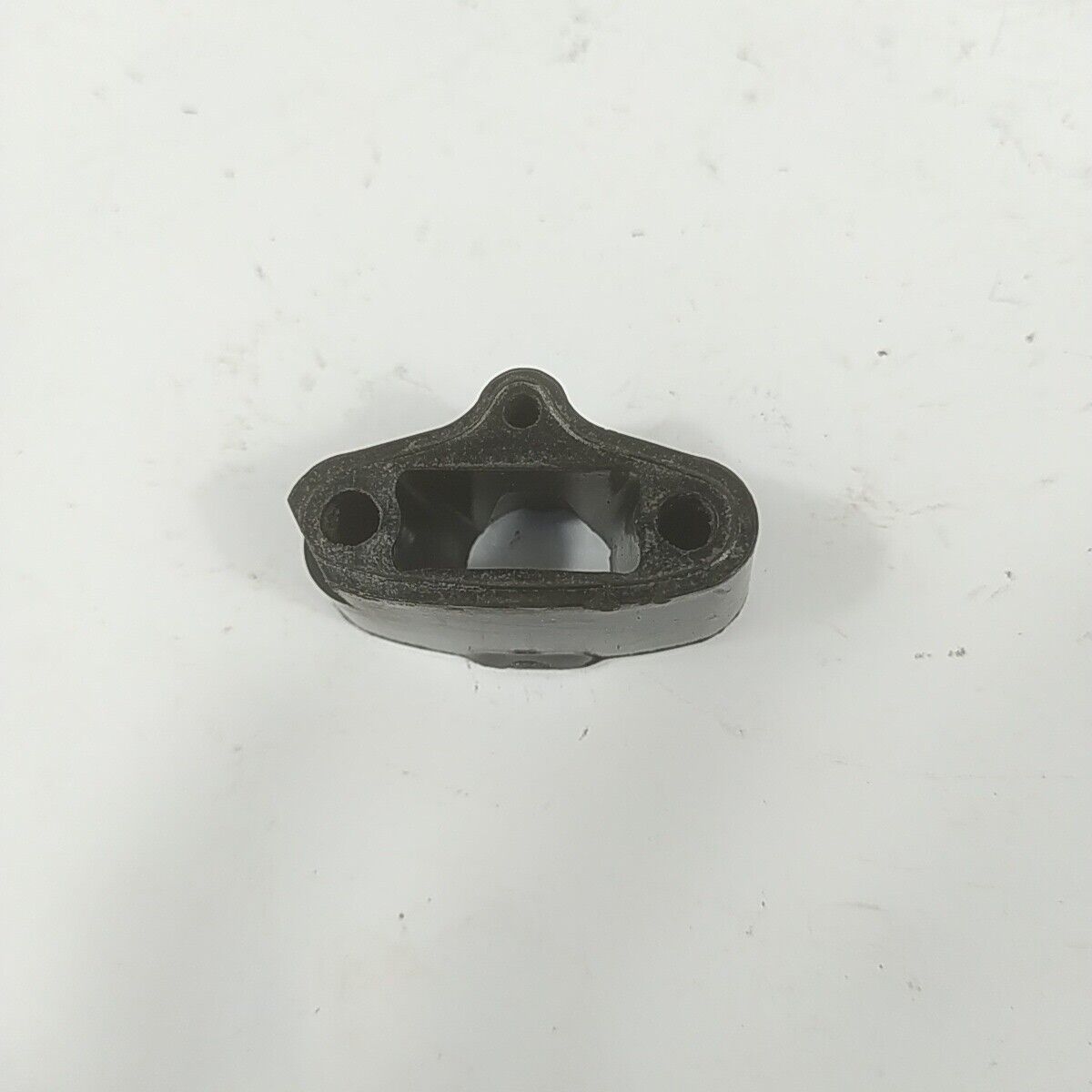 Ricambio FLANGIA RACCORDO CARBURATORE per motosega ALPINA A45 Castor CP 45 usato