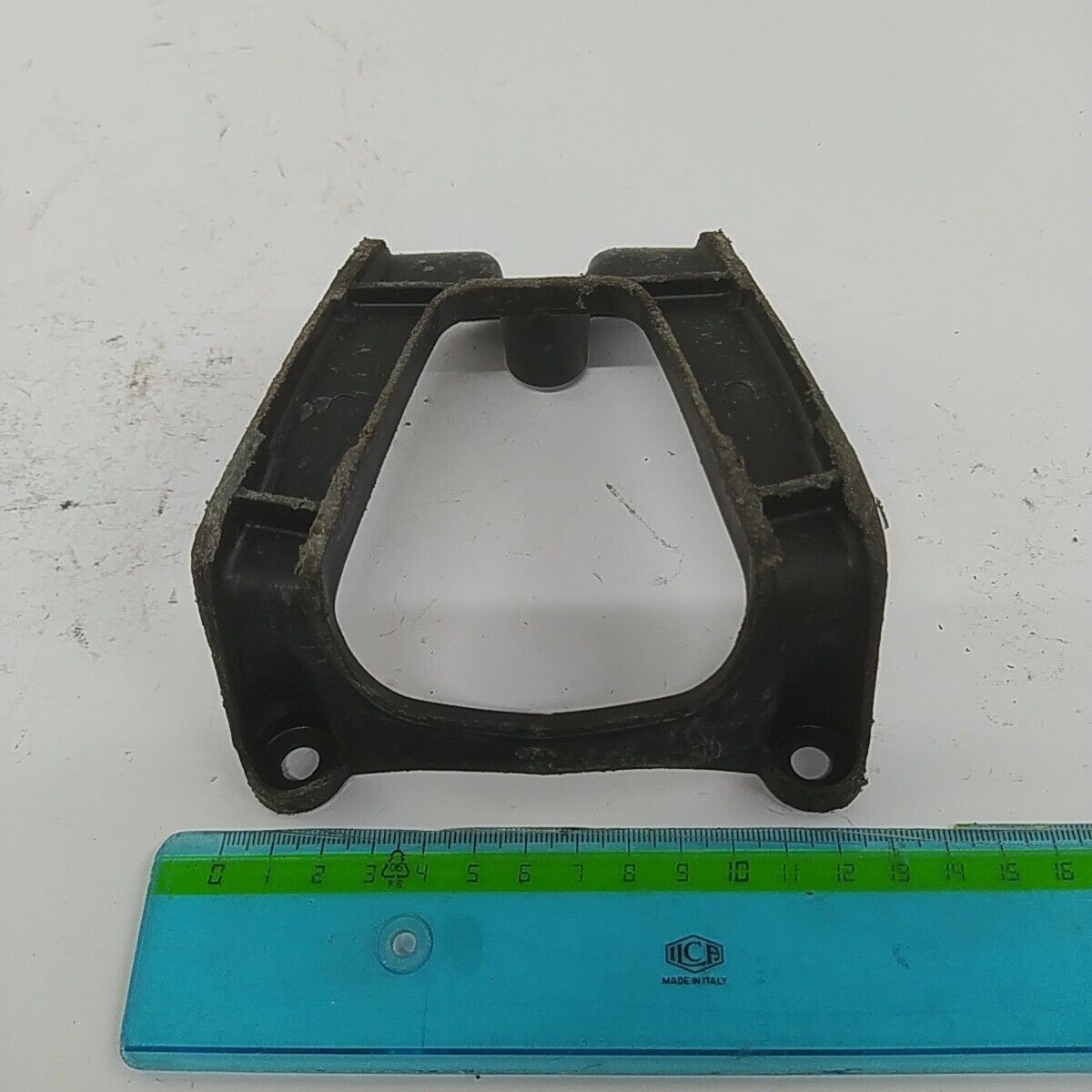 Ricambio usato STAFFA protezione SERBATOIO per decespugliatore KAWASAKI TG 33