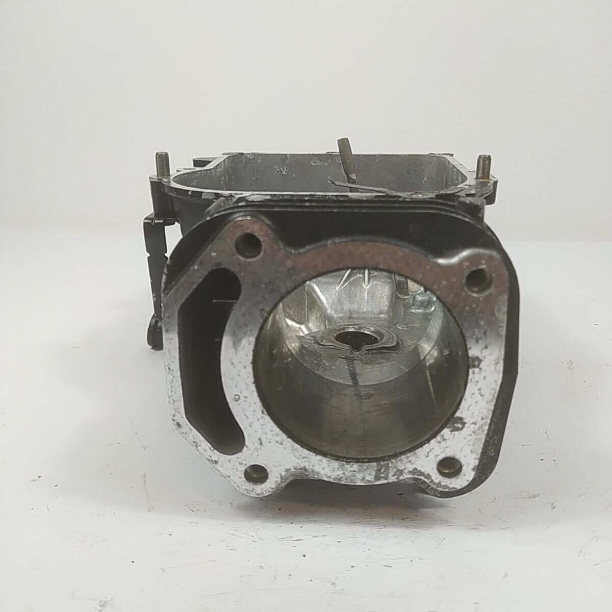 Ricambio CILINDRO CARTER MOTORE per tosaerba Briggs & Stratton 675 EXi usato
