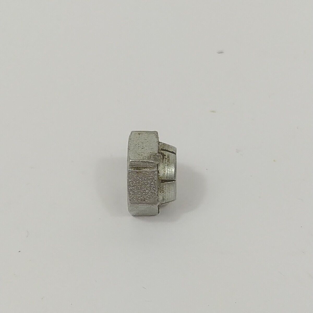 ricambi DADO VOLANO MAGNETICO per motosega ALPINA SILVER 40 castor 330 338 usati