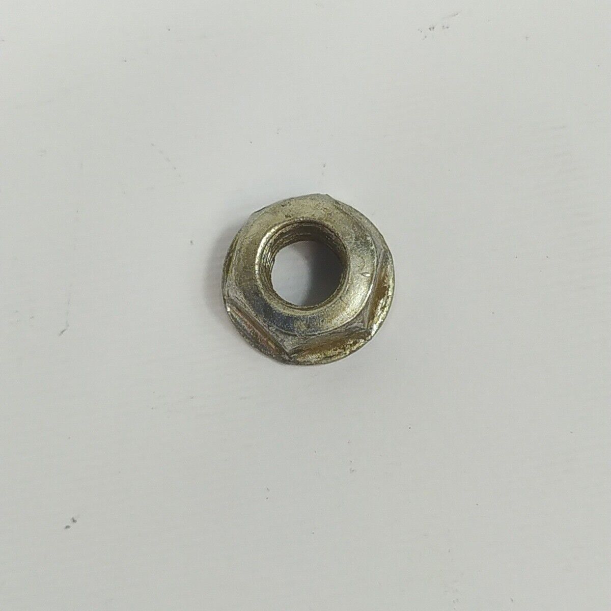 Ricambi usati per decespugliatore MCCULLOCH BP 38 AV DADO LATO VOLANO 