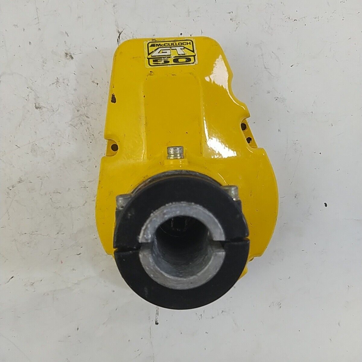 Ricambio SUPPORTO CAMPANA FRIZIONE usato DECESPUGLIATORE MCCULLOCH GT 50