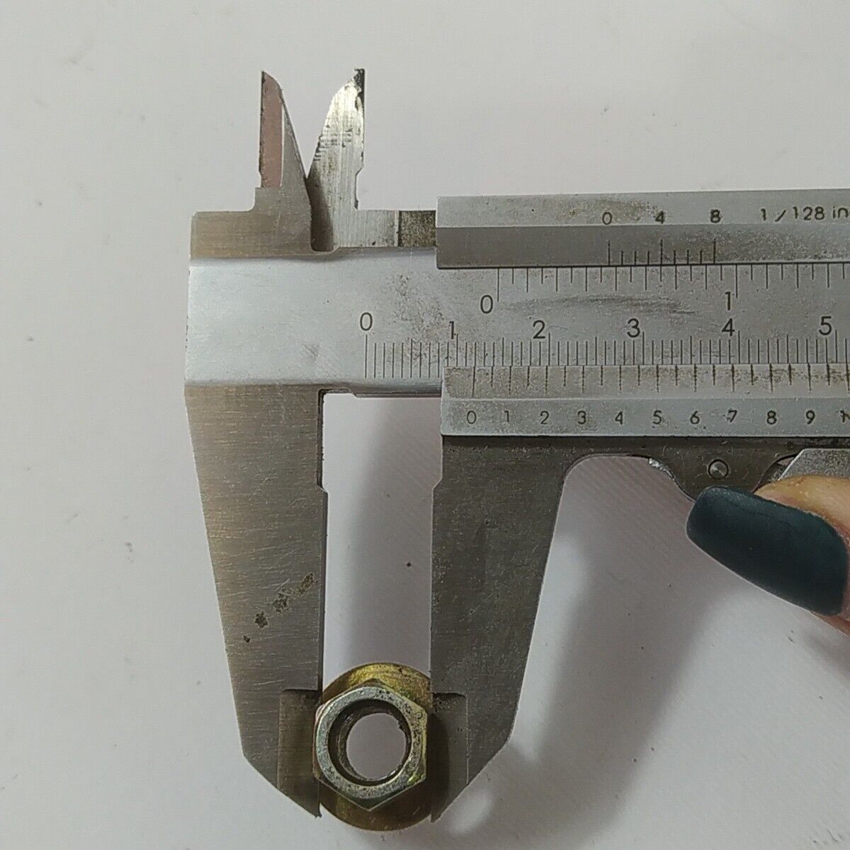 Ricambio DADO E FERMO VOLANO Albero motore usato per decespugliatore ZENOAH G43L