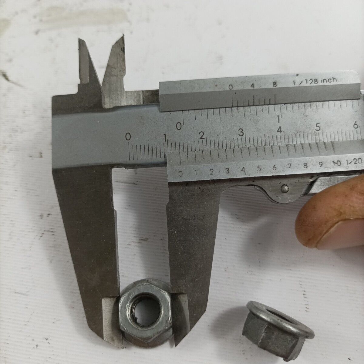 ricambio DADI DADO BARRA CATENA PER MOTOSEGA ALPINA CASTOR 41 40 usati