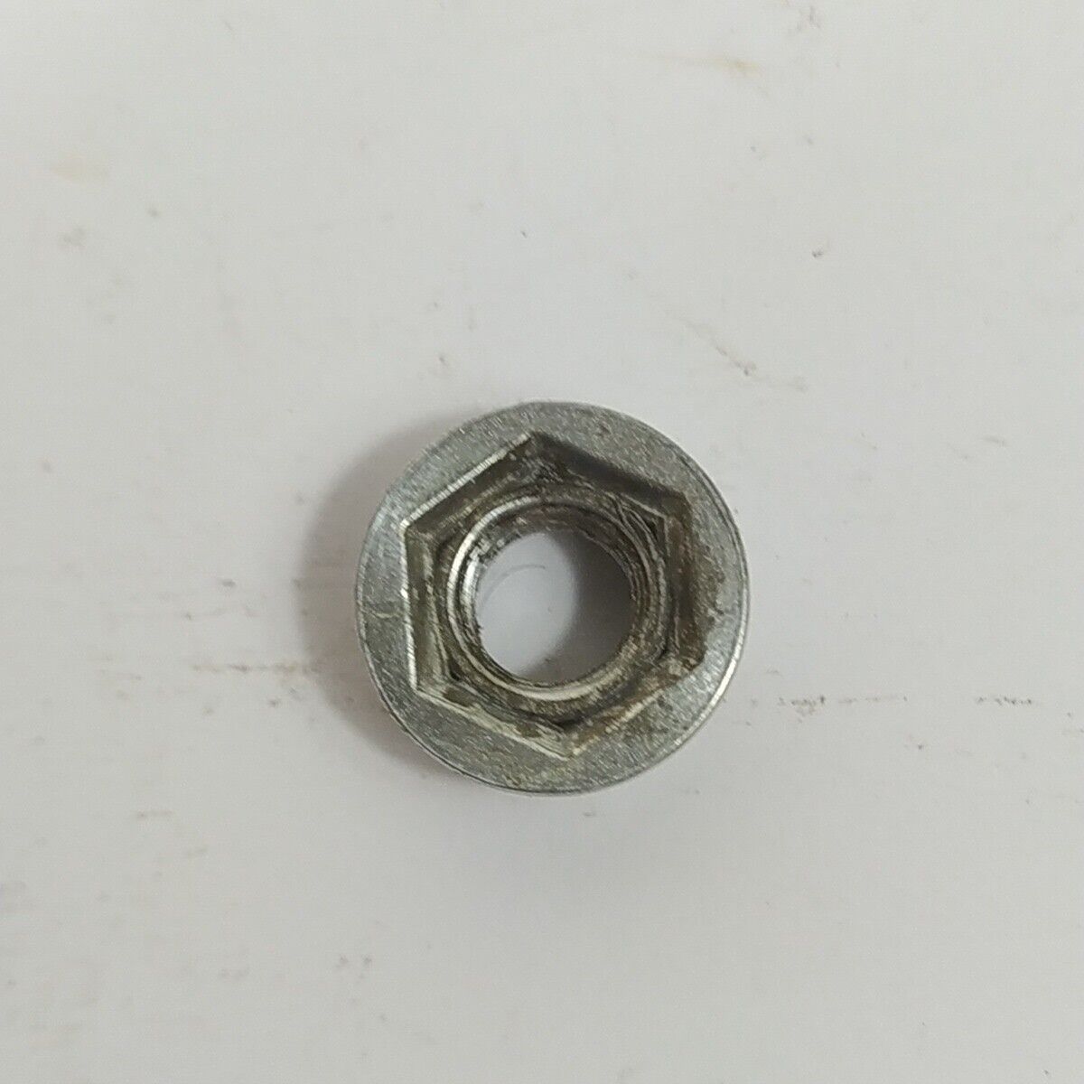 Ricambio DADO VOLANO ALBERO MOTORE per decespugliatore McCulloch 3800 usato