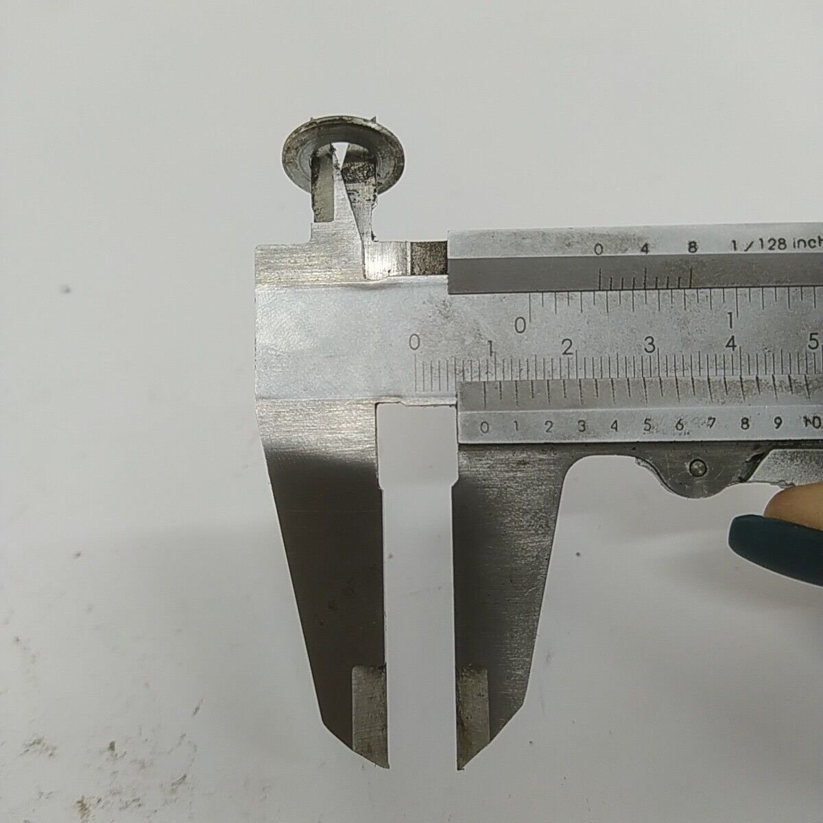 Ricambio usato DADO BULLONE VOLANO per decespugliatore KAWASAKI TG 33