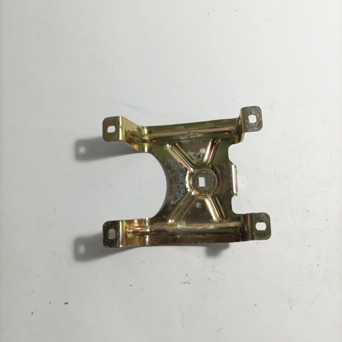 Ricambio STAFFA MOTORE A ZAINO usato per decespugliatore Emak Efco 8425
