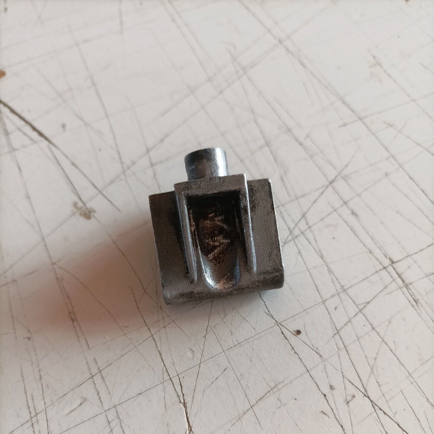 SUPPORTO IMPUGNATURA PER MOTOSEGA EMAK OLEO MAC 935 EFCO 134 135 ricambi usati