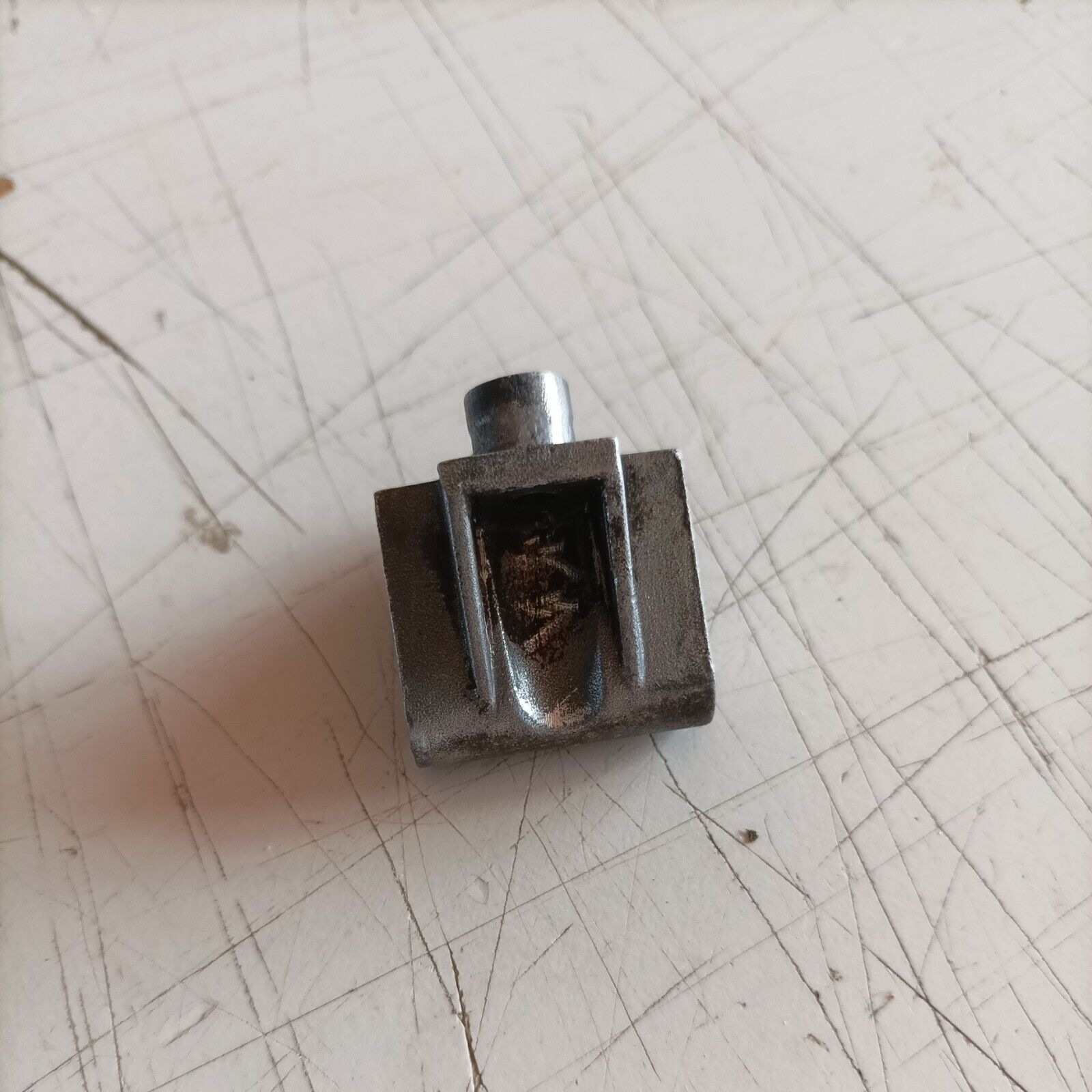 SUPPORTO IMPUGNATURA PER MOTOSEGA EMAK OLEO MAC 935 EFCO 134 135 ricambi usati