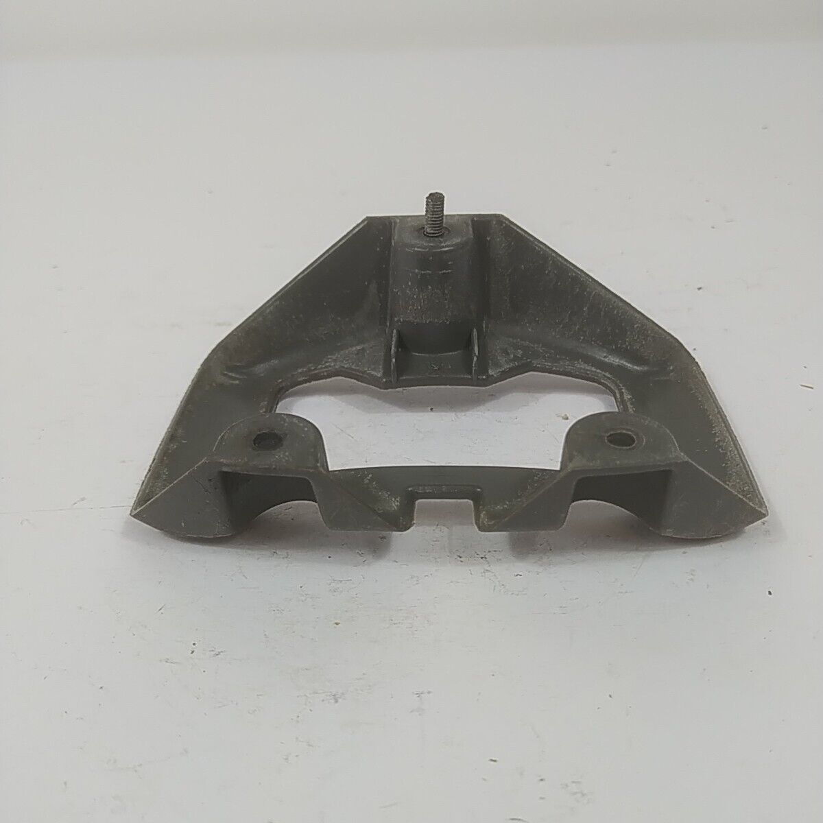 Ricambio per decespugliatore EFCO 8250 STAFFA SERBATOIO CARBURANTE BENZINA usato