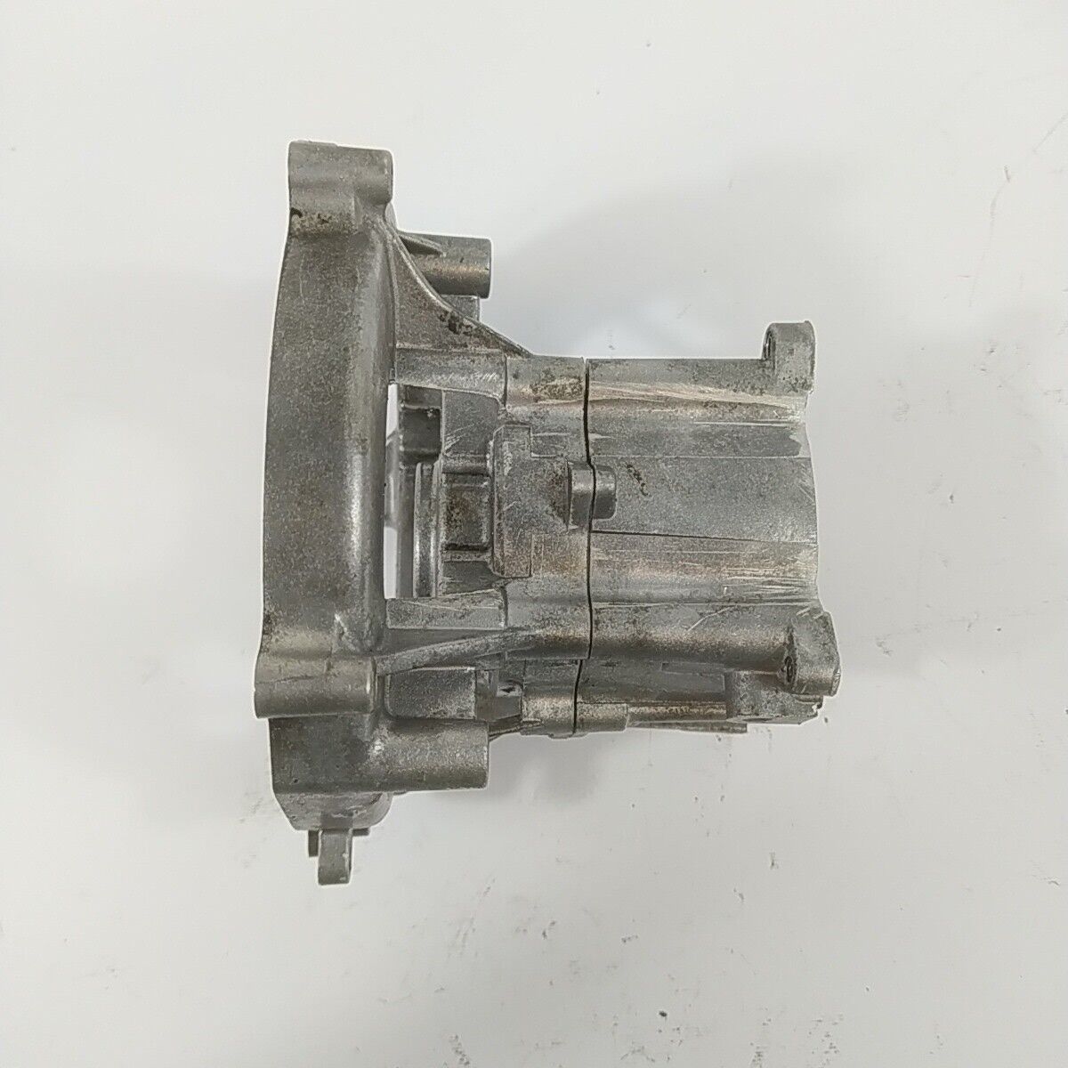 Ricambio CARTER BASAMENTO MOTORE usato per decespugliatore MITSUBISHI MARUYAMA