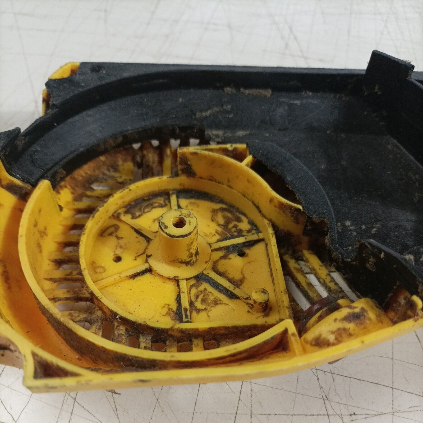 coperchio avviamento TRASCINATORE MOTOSEGA VIGOR VMS-23 25cc CINESE usato