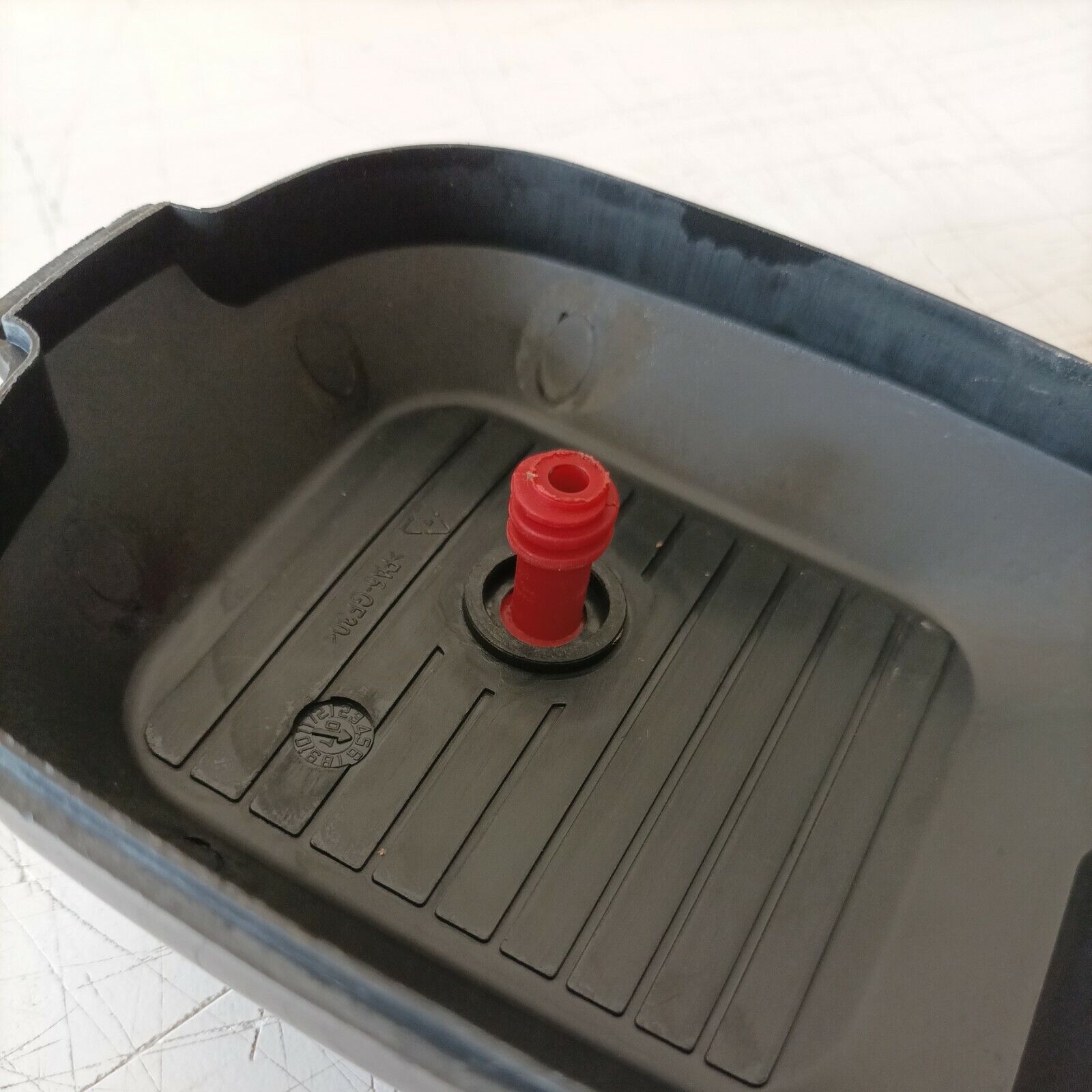 COPERCHIO FILTRO ARIA con vite PER MOTOSEGA SANDRIGARDEN MTD CS 36 ricambi usati