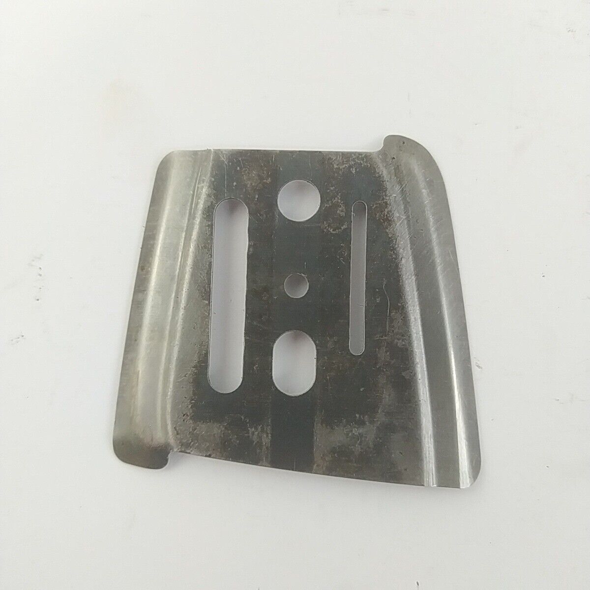 Ricambio usato DADO E PIASTRA GUIDA BARRA per MOTOSEGA Echo 330 EVL