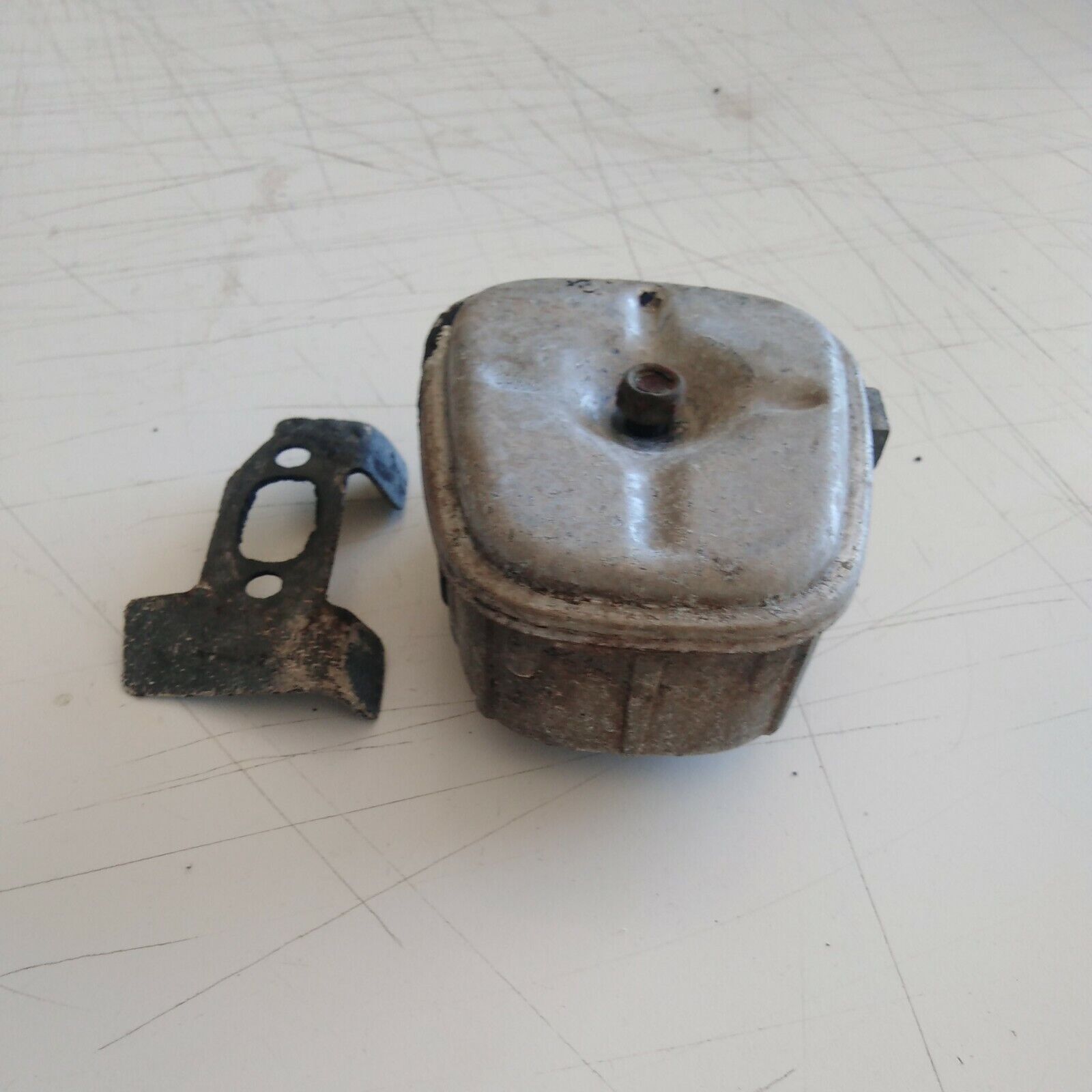 CASTOR TURBO 20  DECESPUGLIATORE MARMITTA TERMINALE SCARICO Ricambio usato