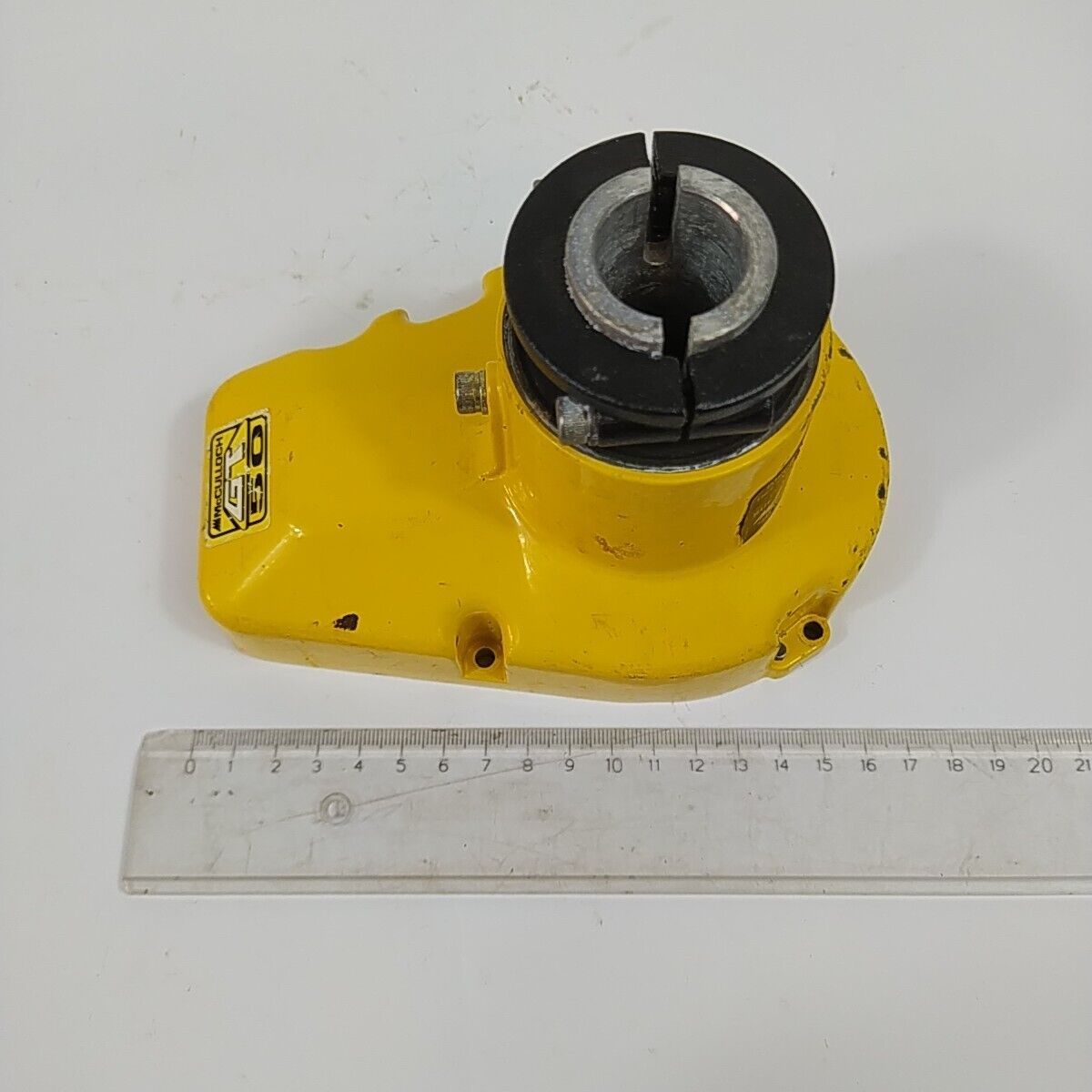 Ricambio SUPPORTO CAMPANA FRIZIONE usato DECESPUGLIATORE MCCULLOCH GT 50