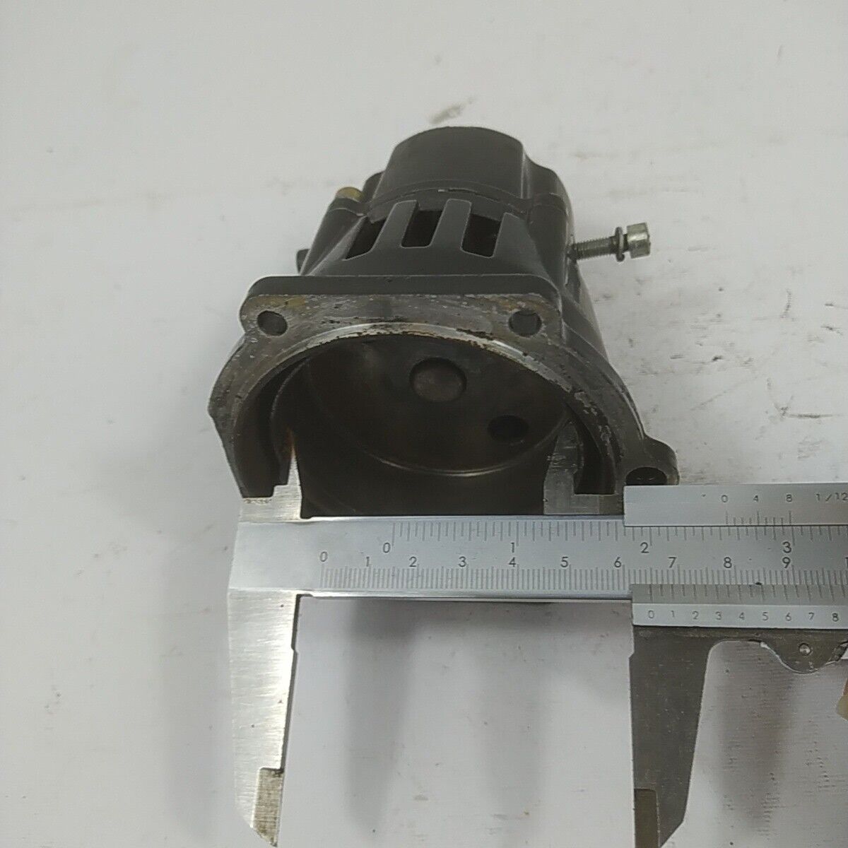 Ricambio per decespugliatore KING 40 CS SUPPORTO E CAMPANA FRIZIONE usato