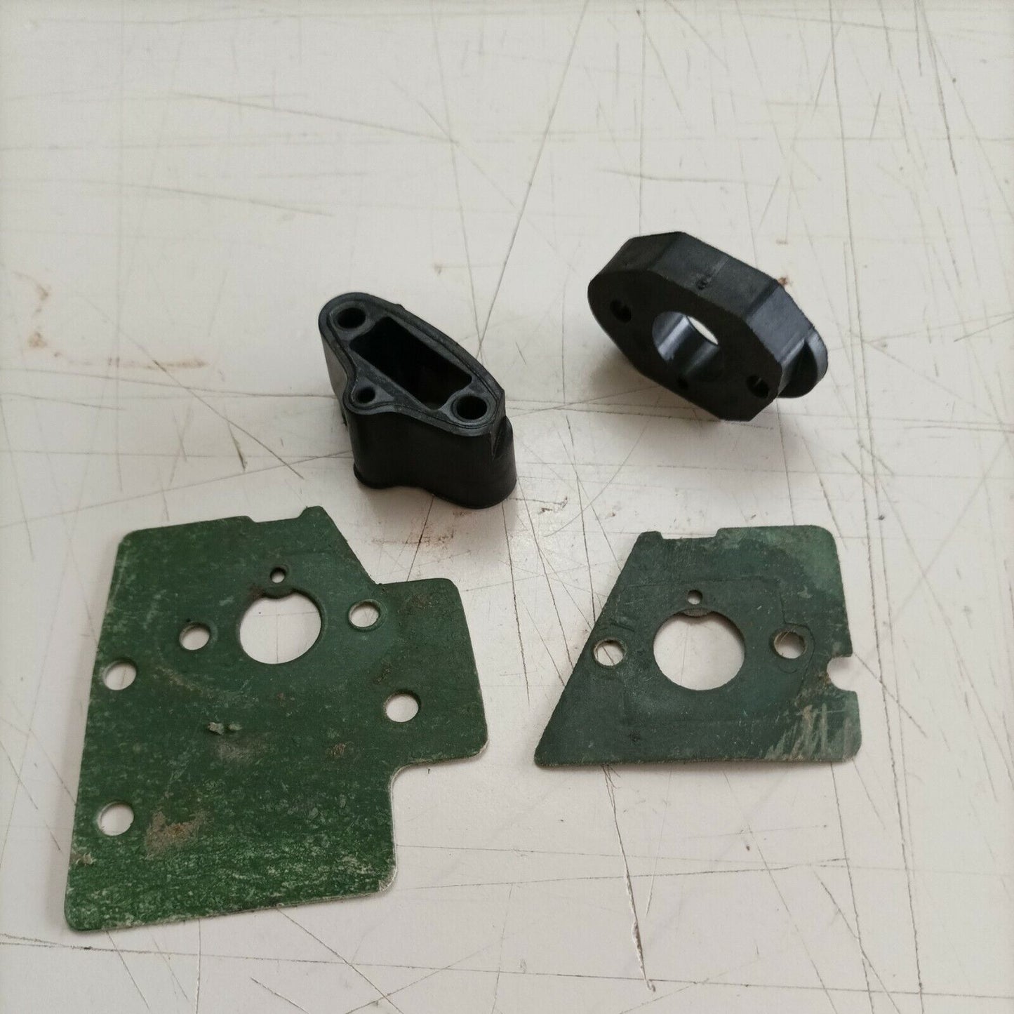 ricambio usato COLLETTORE ASPIRAZIONE CARBURATORE PER MOTOSEGA CASTOR ALPINA 45