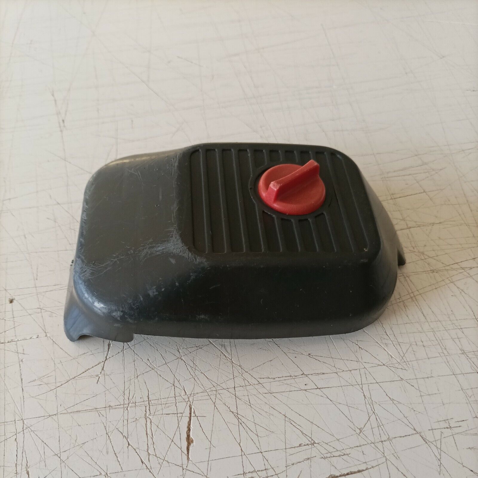 COPERCHIO FILTRO ARIA con vite PER MOTOSEGA SANDRIGARDEN MTD CS 36 ricambi usati