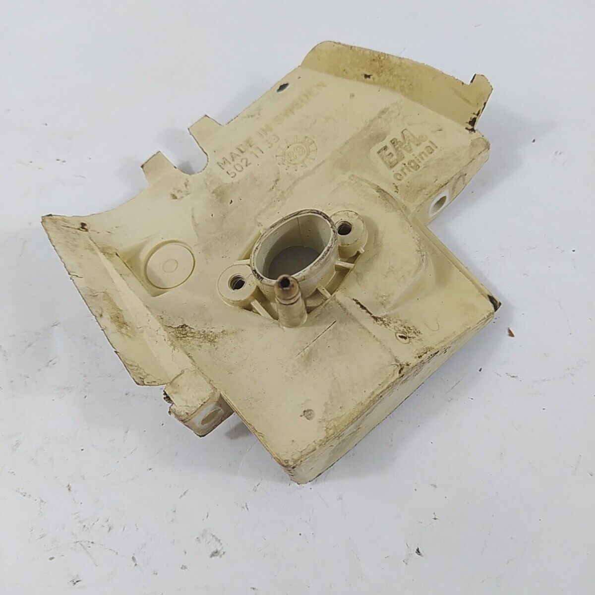 Ricambi per DECESPUGLIATORE HUSQVARNA 39 R usati FLANGIA COLLETTORE CARBURATORE