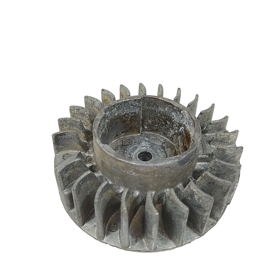 Ricambio VOLANO MAGNETICO DI AVVIAMENTO PER MOTOSEGA ALPINA CASTOR CP 510 usato
