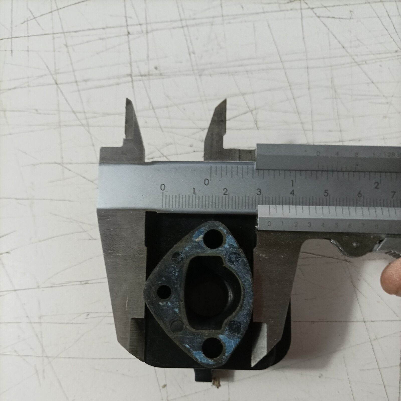 FLANGIA collettore CARBURATORE PER MOTOSEGA CASTEL CS 39 ALPINA P390 usato