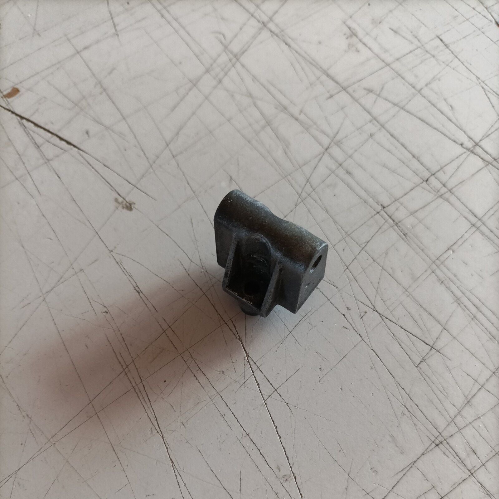 SUPPORTO IMPUGNATURA PER MOTOSEGA EMAK OLEO MAC 935 EFCO 134 135 ricambi usati