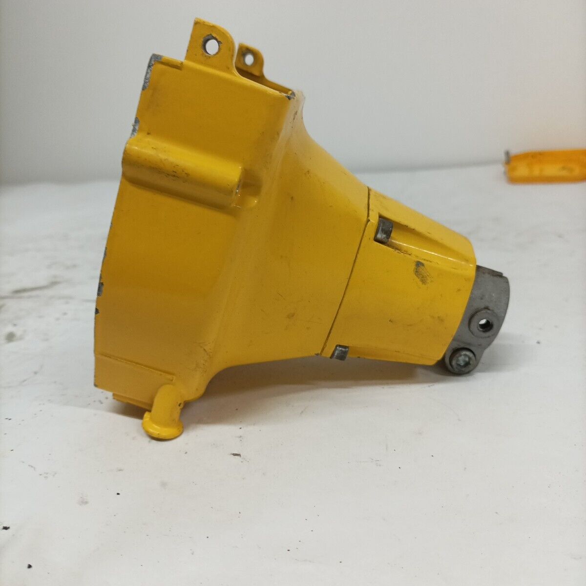 Ricambio supporto CAMPANA FRIZIONE usato decespugliatore EMAK DYNAMAC DB 30 L