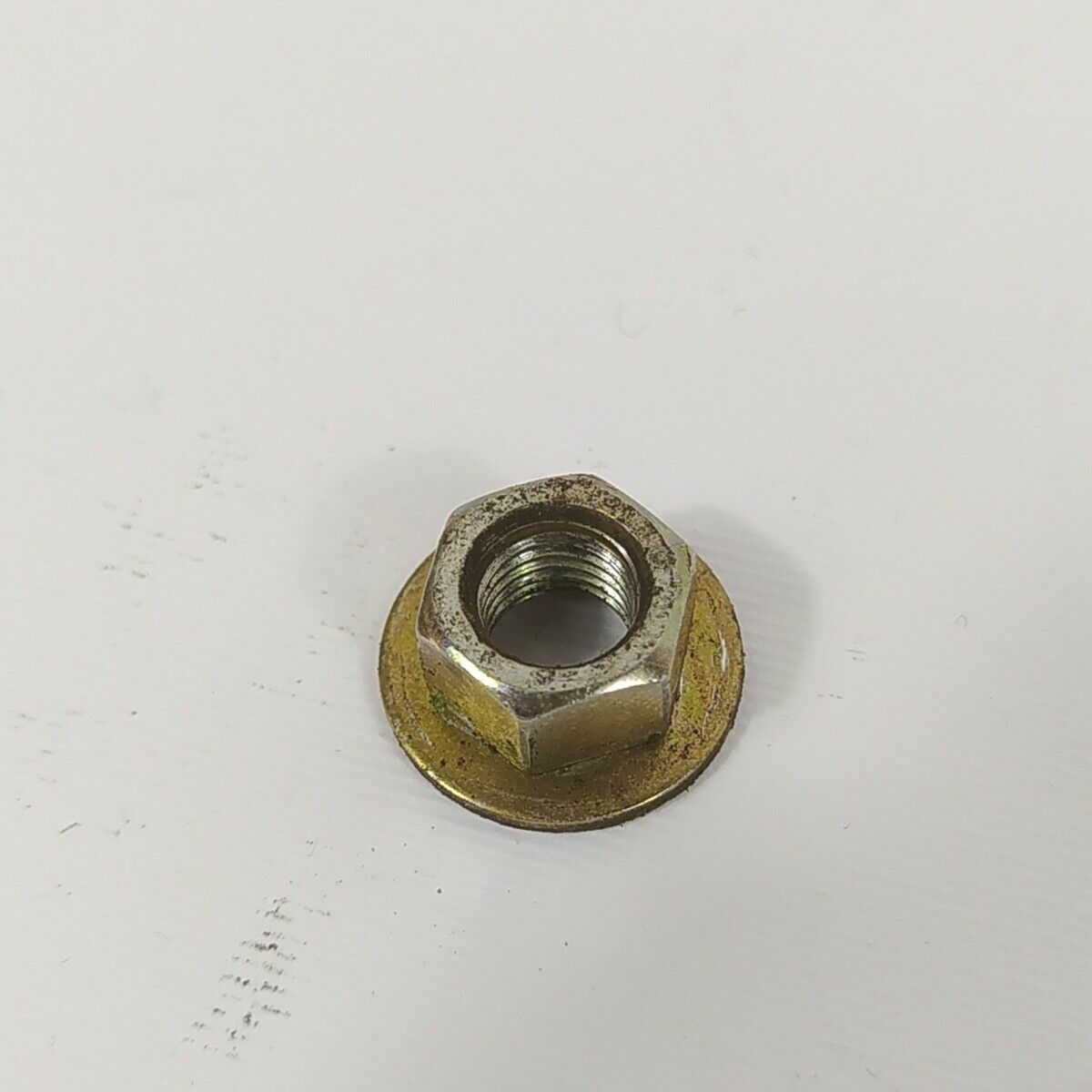 Ricambio DADO E FERMO VOLANO Albero motore usato per decespugliatore ZENOAH G43L