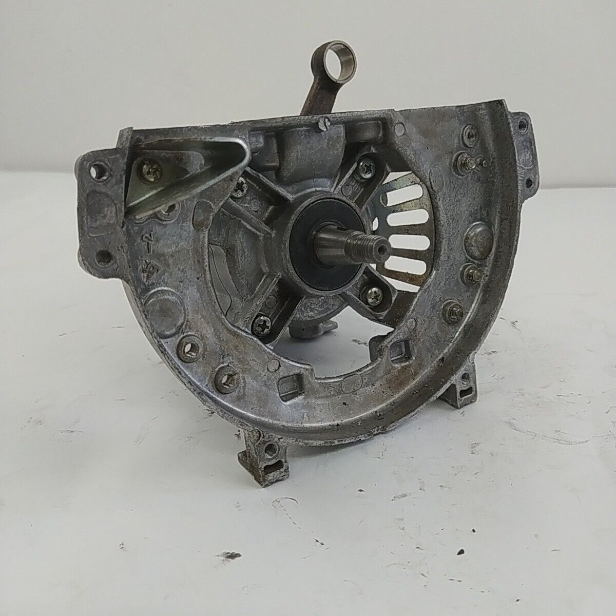 Ricambio CARTER BASAMENTO CILINDRO usato per decespugliatore KAWASAKI TD 40