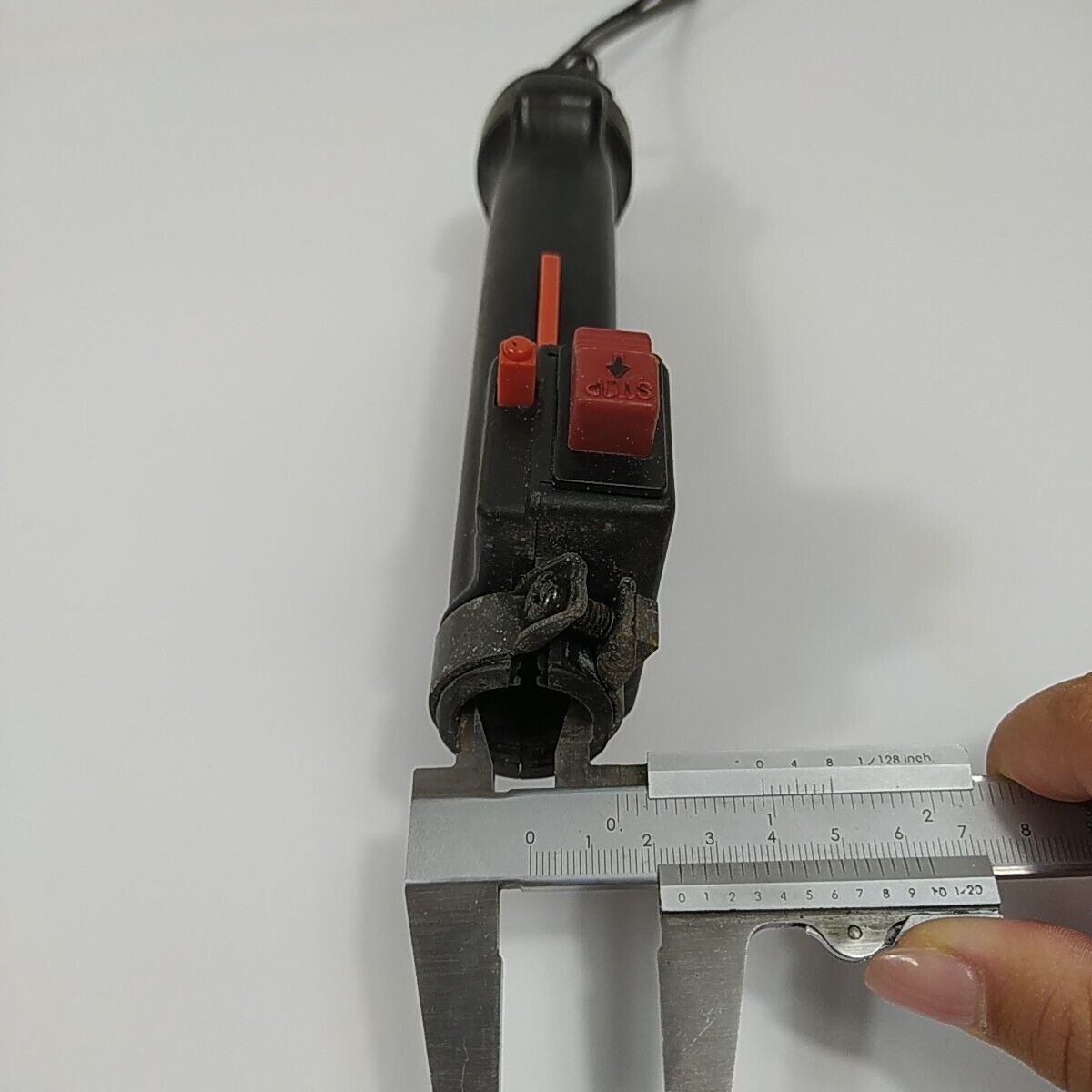 Ricambio MANIGLIA IMPUGNATURA 25 usato per DECESPUGLIATORE MCCULLOCH GT 50