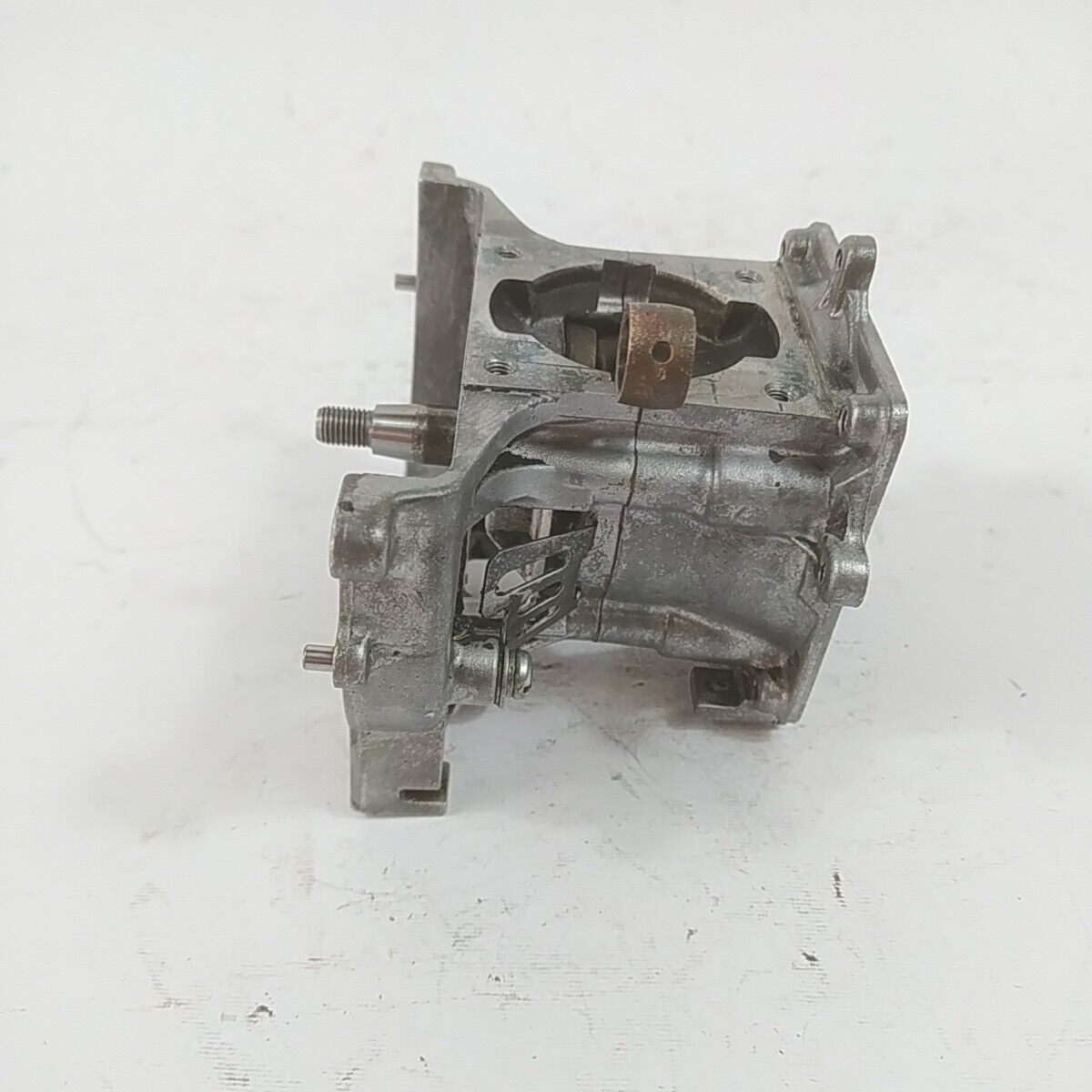 ricambio BASAMENTO CILINDRO ALBERO MOTORE usato decespugliatore KAWASAKI TD 33