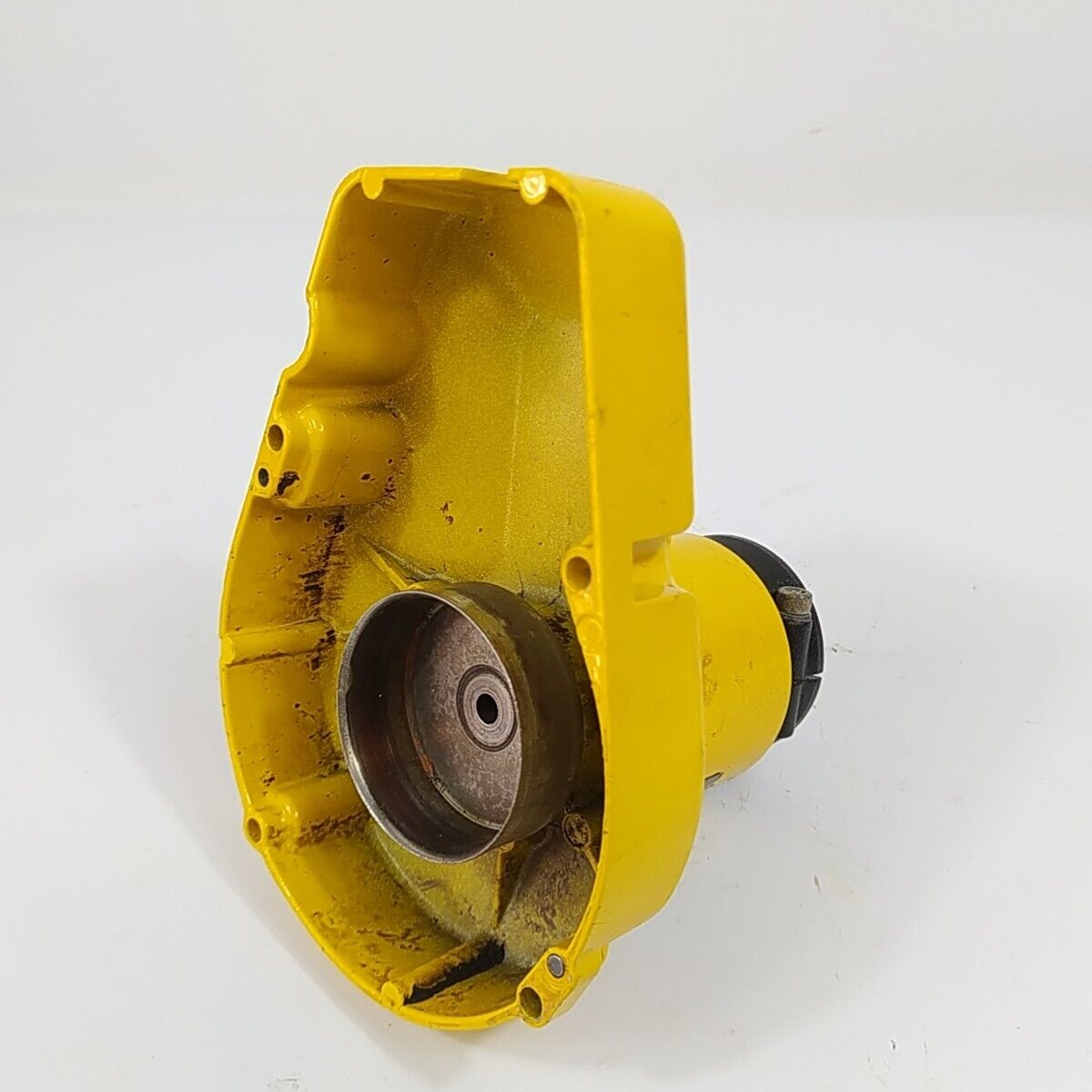 Ricambio SUPPORTO CAMPANA FRIZIONE usato DECESPUGLIATORE MCCULLOCH GT 50