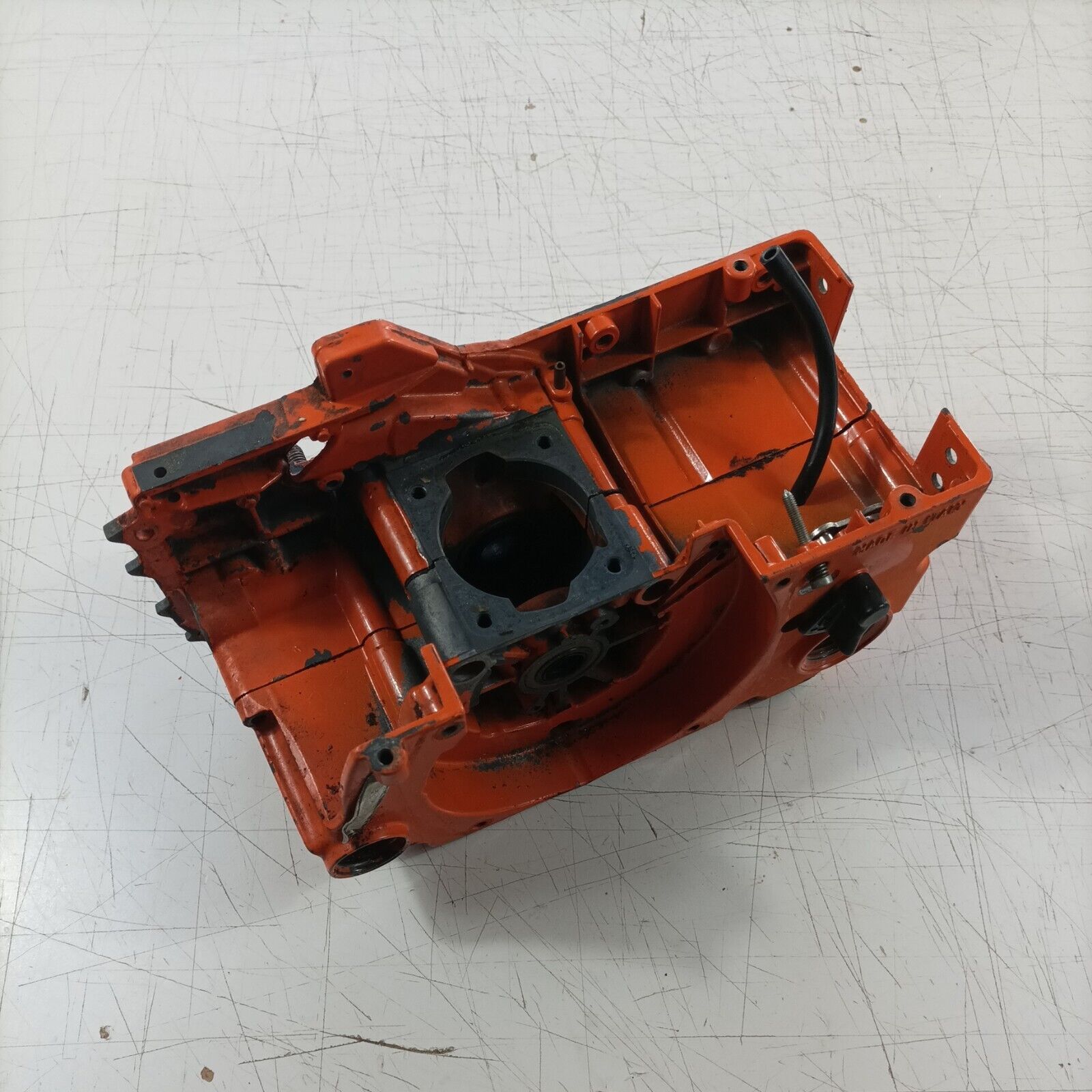 MOTOSEGA OLEOMAC OM 251 CARTER basamento CON SERBATOIO CARBURANTE ricambi usati
