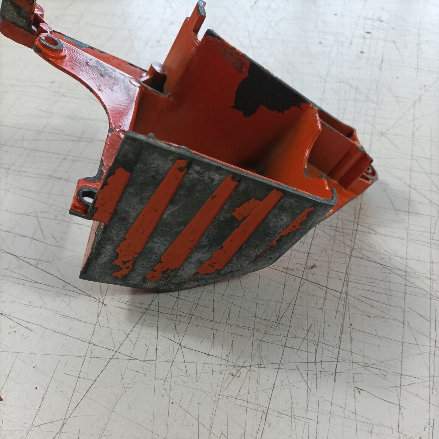 MOTOSEGA OLEOMAC 240 CARTER coperchio MOTORE MARMITTA TELAIO LATERALE DX usato