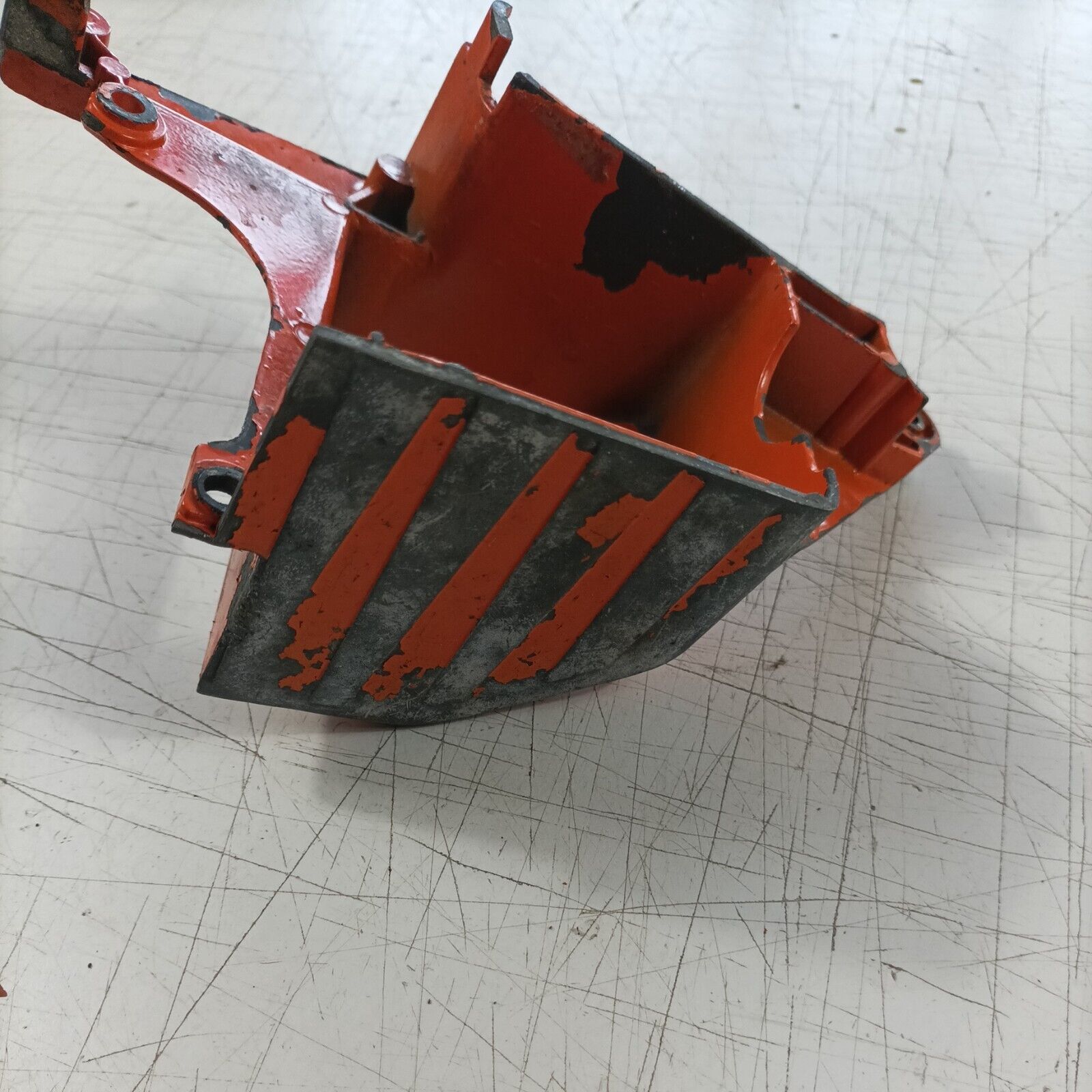 MOTOSEGA OLEOMAC 240 CARTER coperchio MOTORE MARMITTA TELAIO LATERALE DX usato