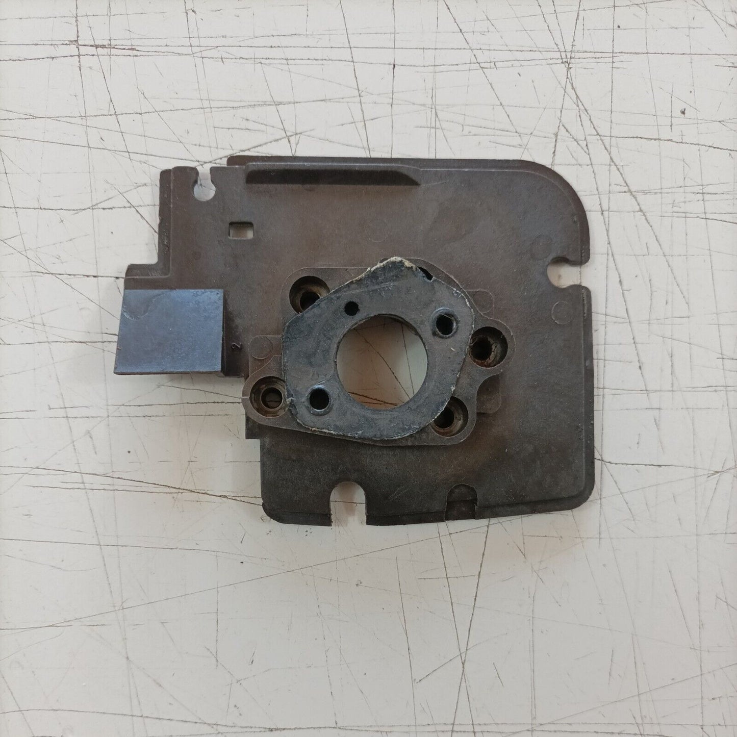 MOTOSEGA OLEOMAC OM 251 FLANGIA CARBURATORE COLLETTORE ASPIRAZIONE ricambi usati