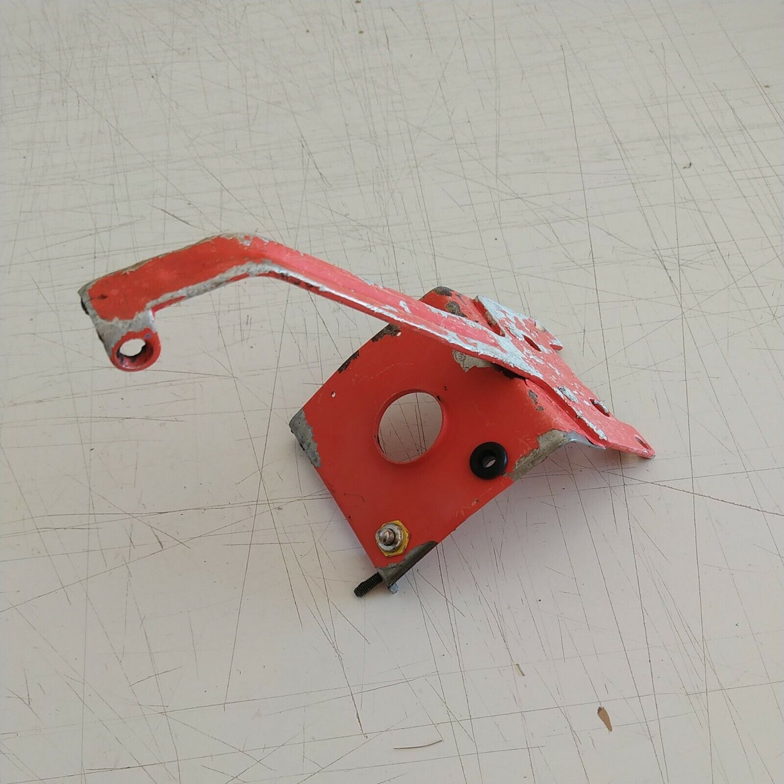 MANIGLIA INFERIORE IMPUGNATURA MANICO PER MOTOSEGA ALPINA 70 CASTOR 70