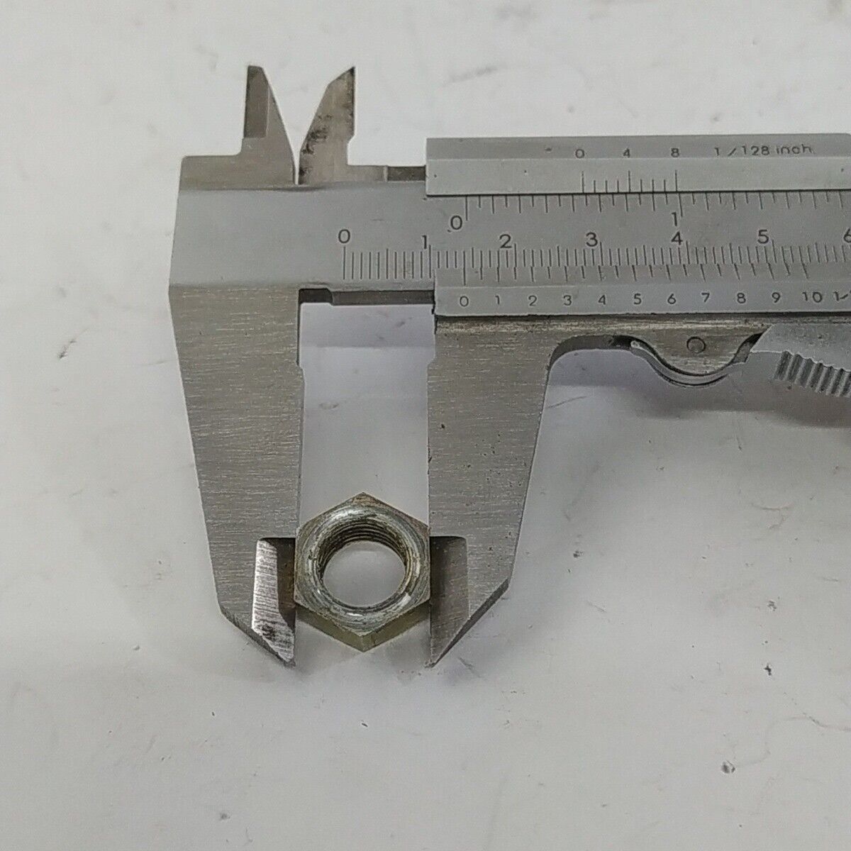 Ricambio DADO ALBERO MOTORE VOLANO usato per decespugliatore Komatsu ZENOAH G4K