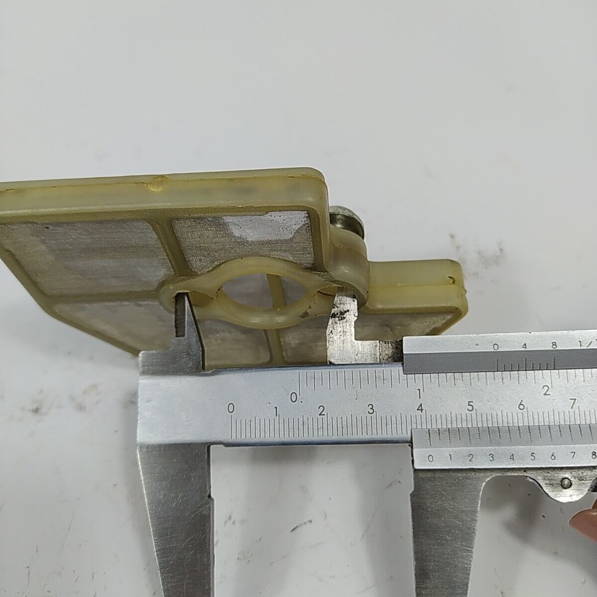 VITI PRIGIONIERI supporto E FILTRO ARIA PER MOTOSEGA OLEOMAC 945 A ricambi usati