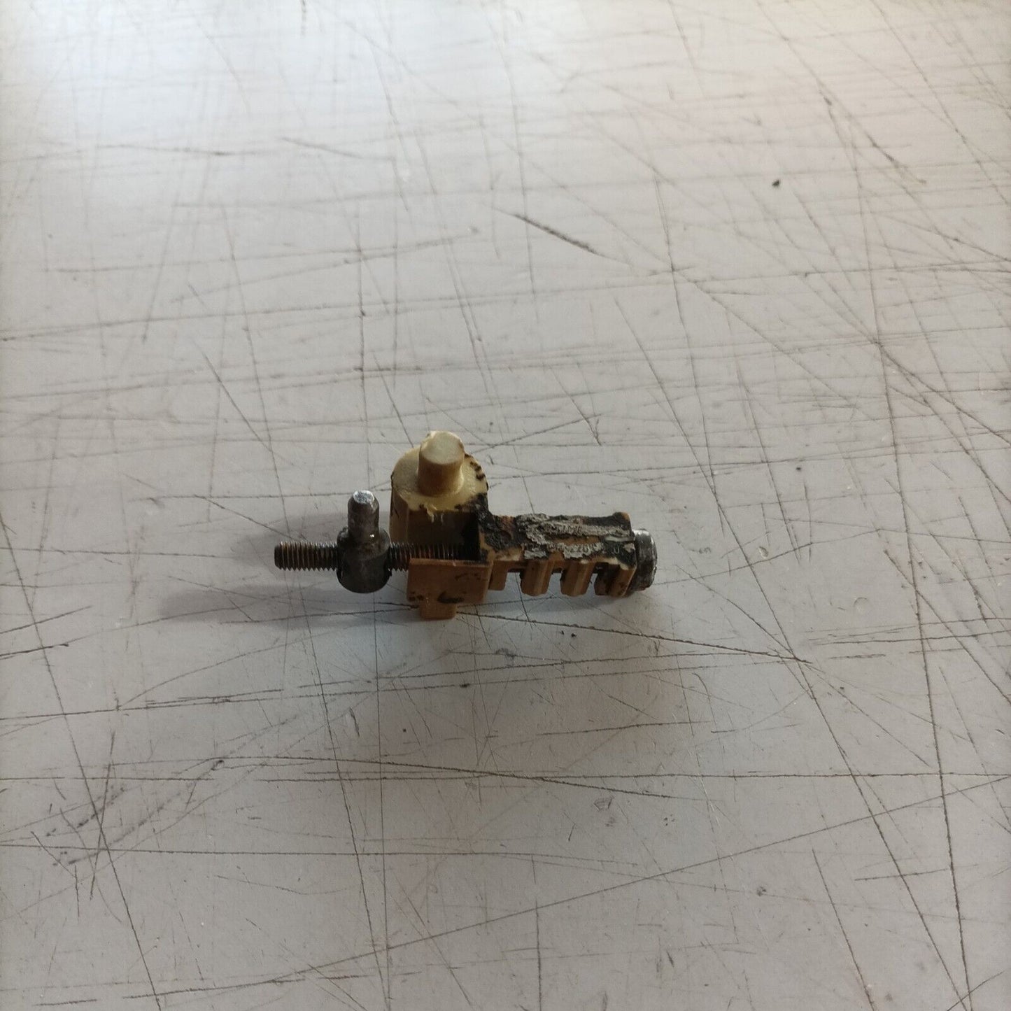 REGISTRO TENDI TENSIONATORE CATENA PER MOTOSEGA STIHL 018 / MS 170 180 017 usato