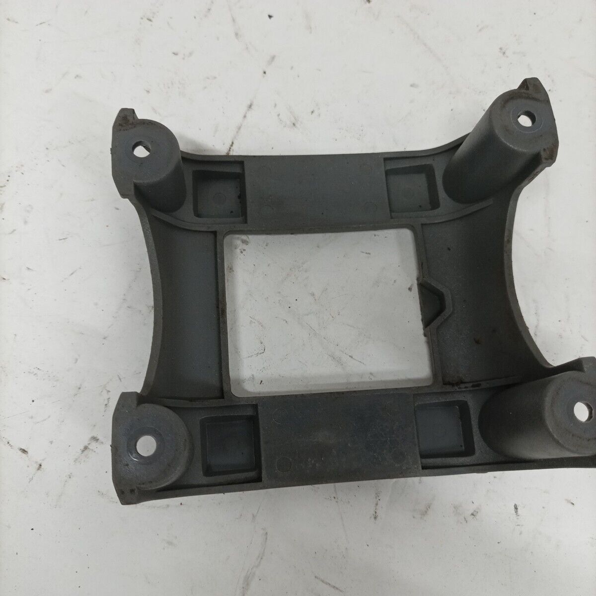 Ricambio STAFFA SERBATOIO CARBURANTE BENZINA decespugliatore  OLEO MAC 750