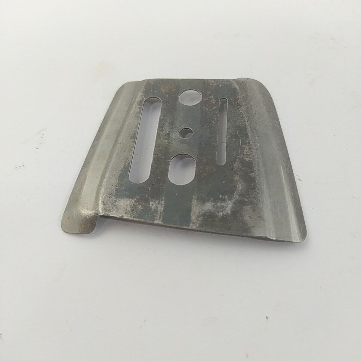 Ricambio usato DADO E PIASTRA GUIDA BARRA per MOTOSEGA Echo 330 EVL