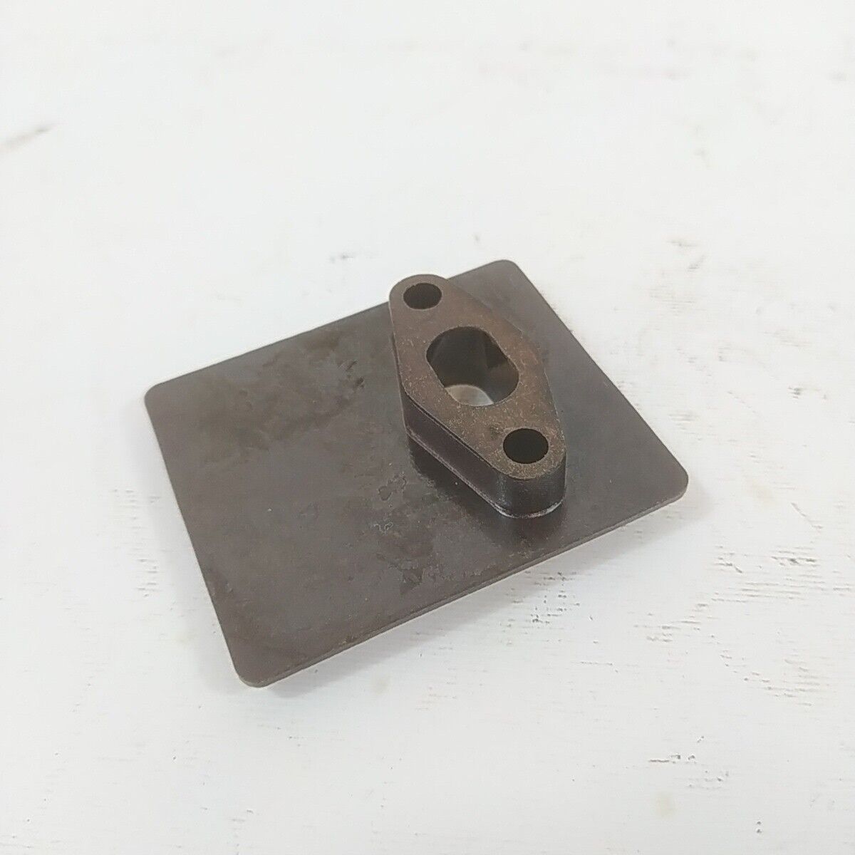 ricambio FLANGIA COLLETTORE CARBURATORE usato per decespugliatore KAWASAKI TD 33