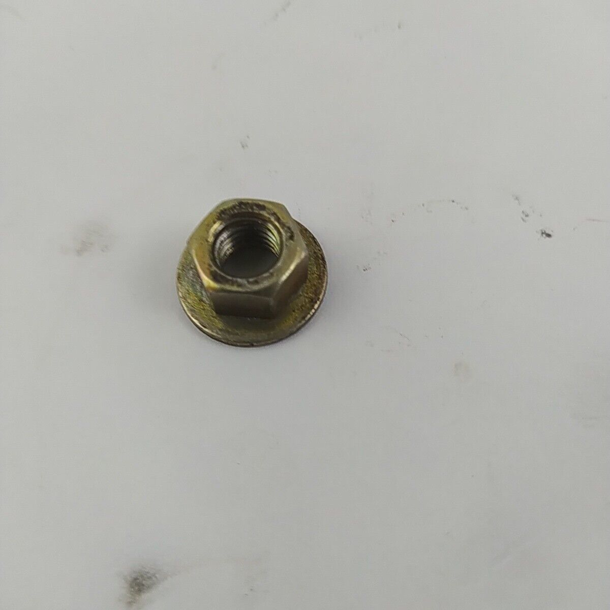 Ricambio DADO ALBERO MOTORE usato decespugliatore MITSUBISHI TL 52