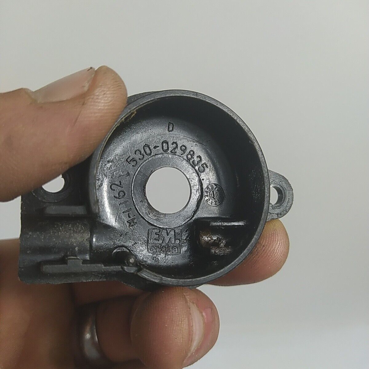 Ricambio COPERCHIO POMPA OLIO CON VITE SENZA FINE PER MOTOSEGA POULAN usato
